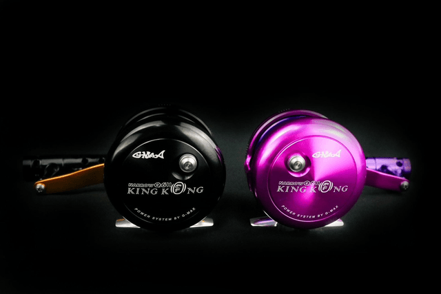Moulinet KING KONG 2024 (BLACK GOLD / PINK VIOLET)